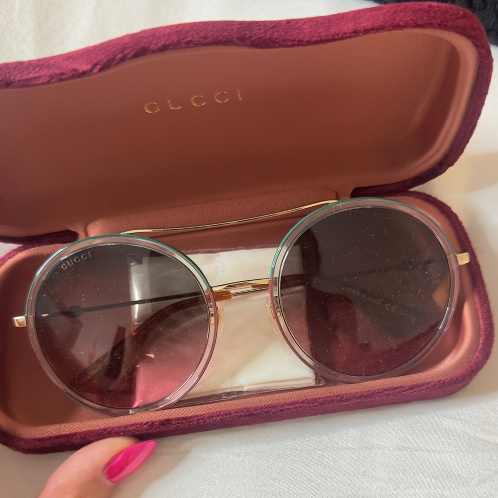 Guccci sunglasses with case - Picture 4 of 6
